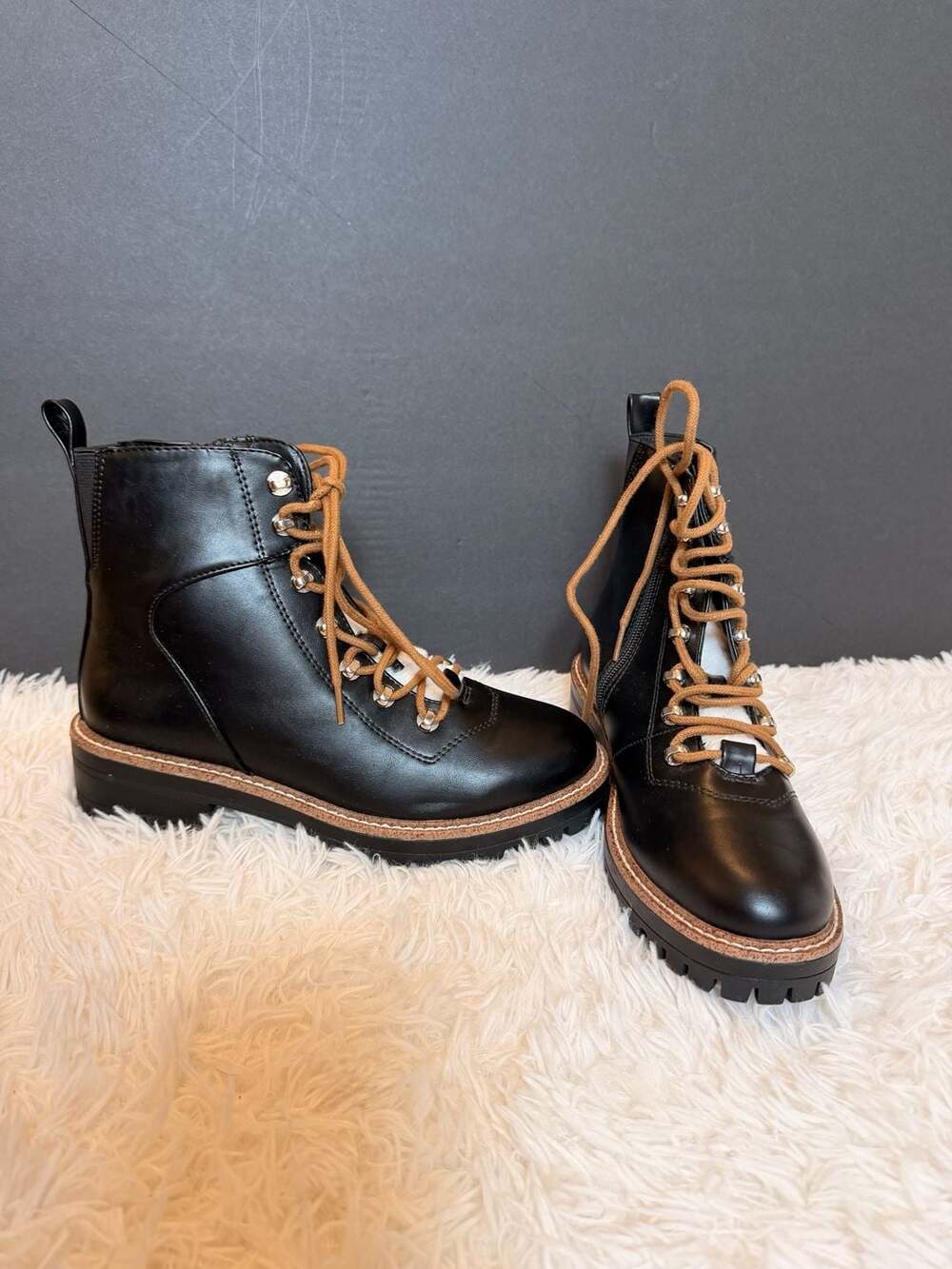 A New Day Leighton Hiking Boots Size 8.5 Black Sherpa Tongue Side Zip